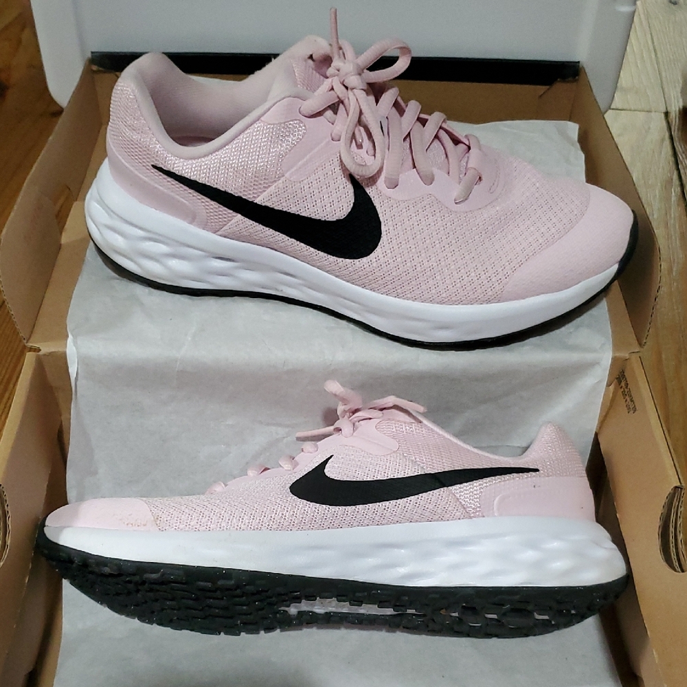 Nike Revolution 6 NN Kid's Soft Pink Sneakers with Black Swoosh Like New!
